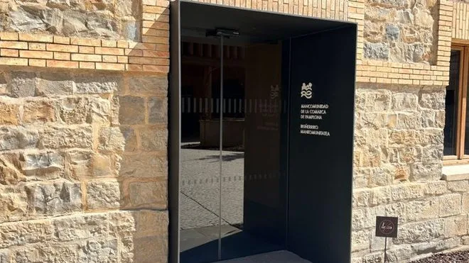 Entrada de la sede de la Mancomunidad de la Comarca de Pamplona