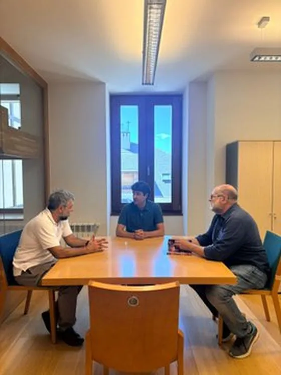Reunión de trabajo de AEOPAS con responsables de AMVISA en Vitoria-Gasteiz